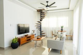 Modern Ocean View Apartment - 8
