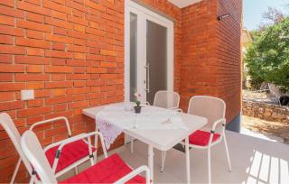 1 Bedroom Cozy Apartment In Starigrad - Starigrad - 6