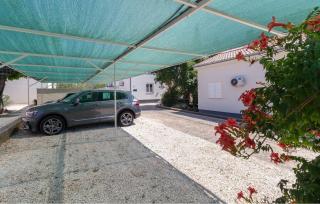 1 Bedroom Cozy Apartment In Starigrad - Starigrad - 1