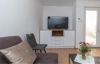 1 Bedroom Cozy Apartment In Starigrad - Starigrad - 9