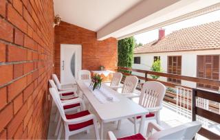 2 Bedroom Lovely Apartment In Starigrad - Starigrad - 1