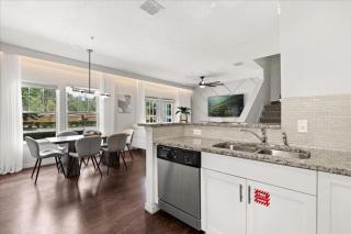 4 Bedrooms 3 Bathrooms Lucaya 19-104 Lv - 1