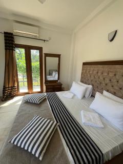 Royal Crown Residency Hotel - Talawatugoda - 2