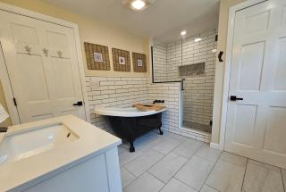 Stay a While in Niantic, Comfort by the Coast - Niantic - 9