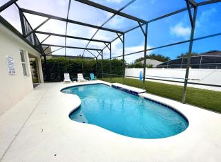 Recently Upgraded Home With Pool, Near Golf! - Davenport - 0