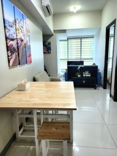 BGC Uptown Park Suites Tower 1 - 2 Bedroom and 2 Bath Condo - Manila - 3