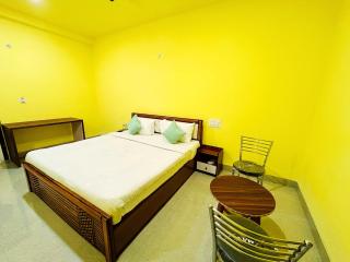 Hotel Golden ! Buddha Palace Near Metta Buddharam Temple-Mahabodhi Temple- Restaurant & Parking Facilities - Fully Air Conditioned Hotel -Best Luxuary Hotel - Bodh Gaya - 4