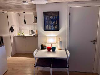 Cozy Holiday Apartment Located By Tejn Harbor - 2