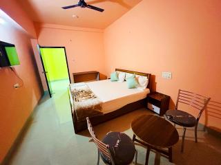 Hotel Golden ! Buddha Palace Near Metta Buddharam Temple-Mahabodhi Temple- Restaurant & Parking Facilities - Fully Air Conditioned Hotel -Best Luxuary Hotel - Bodh Gaya - 1