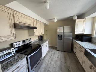 Private Room "Evergreen" by UW - 2