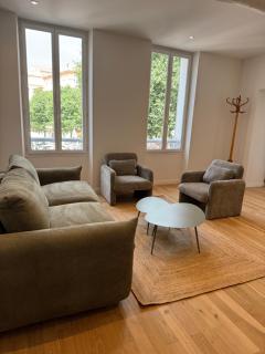 #101-Heart of Vieil Antibes - Place Nationale-High-End Newly Renovated & Furnished Appartment - Antibes - 3