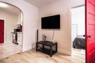Unique Suite in Historic Ramsay By Stampede - Calgary - 3