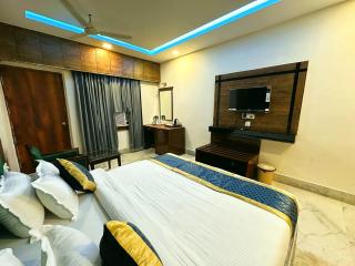 Hotel The Taj ! Darbar Near Mahabodhi Temple & Bodhi Tree 500m - Lift- Restaurant and Parking Facilities- Fully Air Conditioned Hotel - Best Hotel In Bodh Gaya - Bodh Gaya - 2
