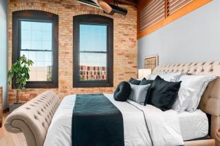 Exquisite One-of-a-Kind 3BDR Penthouse Condo in Downtown TC - Traverse City - 2