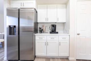 Pet Friendly 4BR Prime Location - 4
