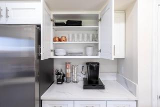 Pet Friendly 4BR Prime Location - 1