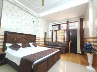 VATS VILLA "Feels like Home & Facilitates like Hotel" - Vrindavan - 7