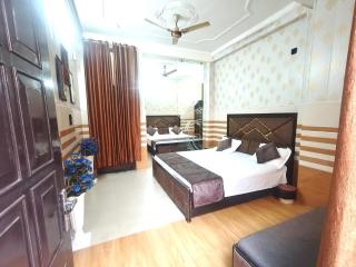 VATS VILLA "Feels like Home & Facilitates like Hotel" - Vrindavan - 6