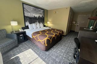 Super 8 by Wyndham New Cumberland - New Cumberland - 1