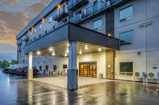 Quality Inn Sunshine Suites - Terrace - 5