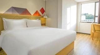 Borrman Hotel Zhuhai Gongbei Port Fuhuali Light Rail - 1