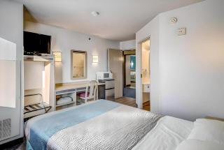 Econo Lodge Menomonie I-94 - Menomonie - 8