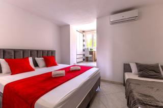 Rooms Vitoria on Joakim Square - Poreč - 0
