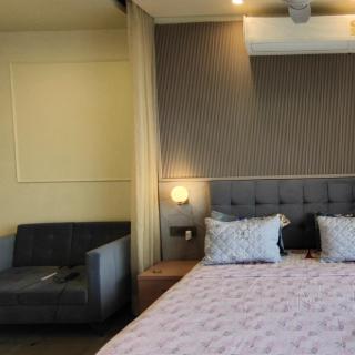Luxury vibee, Budget pricee - Nuova Delhi - 8