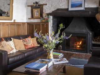 Manor Farmhouse - 4