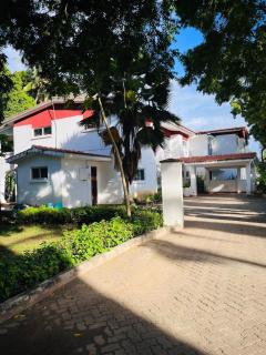 BEACH FRONT 3 Bedroom Bungalow - 7