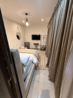 DOMIN LUXURY SUITES - 9