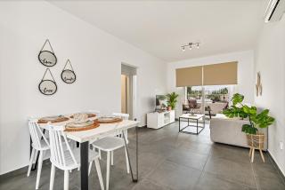 Kato Paphos Apartment | Prime Location by VICHY Holidays - Paphos - 2