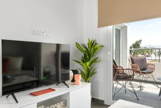 Kato Paphos Apartment | Prime Location by VICHY Holidays - Paphos - 3