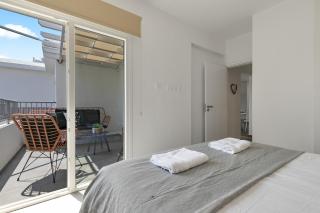 Kato Paphos Apartment | Prime Location by VICHY Holidays - 1