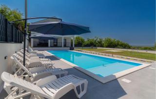 Awesome Home In Smokovic - 4