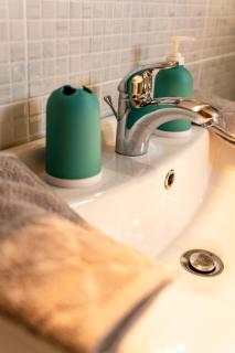 Cozy Beachfront Cottage with Sea Loungers & Outdoor Shower near Eretria - Eretria - 6