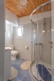 Cozy Beachfront Cottage with Sea Loungers & Outdoor Shower near Eretria - 1