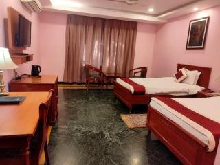 Hotel The Royal Regency Near Metta Buddharam Temple-Mahabodhi Temple-Bodhi Tree- Lift - Restaurant and Parking Facilities - fully Air Conditioned Rooms - Best Hotel - Bodh Gaya - 5