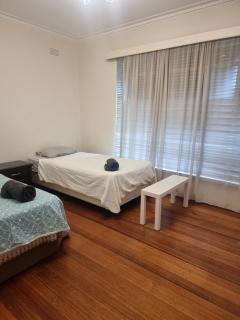 Private and big room with 2 beds Balwyn North - 8