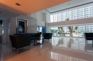 Cozy 1BR Condo at Jazz Residences - 2