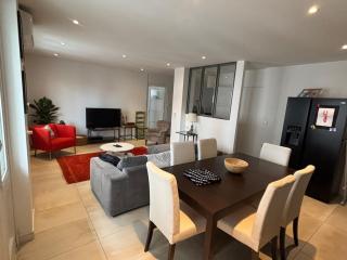 Central Spacious Bright Flat 300m from river bank - 8