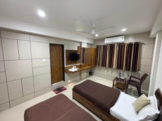 Hotel Sanmati - Ahmedabad - 9