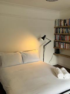 Zarza House Fabulous Art Deco home 4 double Bedrooms Large Garden Free Parking & WiFi - Hatfield - 6