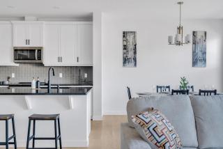 Bright Spacious House - 4mins Hospital - Dream Patio - Calgary - 0