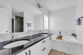 Bright Spacious House - 4mins Hospital - Dream Patio - Calgary - 5