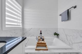 Bright Spacious House - 4mins Hospital - Dream Patio - Calgary - 3