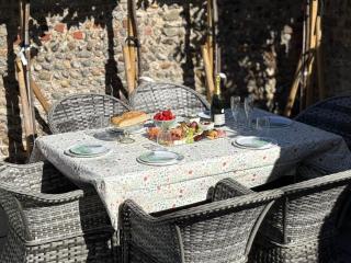 Luxury Georgian home, hot tub, sea view, private garden, sleeps 6 - 7