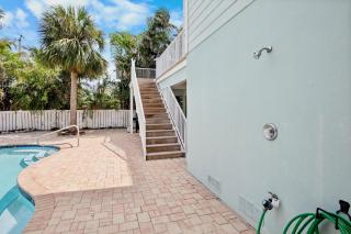 Flip Flops and Fish Tales - Anna Maria - 1