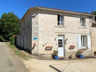 Le Gîte au Coin des Abeilles - La Caillère - 0