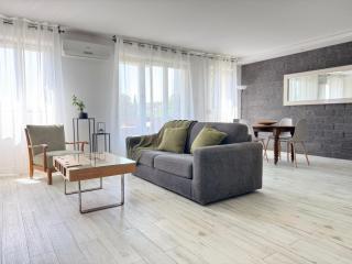 fantastic apartment 75m2 Big pool private parking top location - Le Pontet - 9